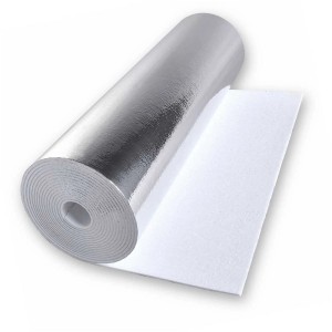Rouleau de papier peint isolant Decorate HFK avec surface en aluminium, épaisseur 4 mm, pour l'isolation des pièces à vivre.