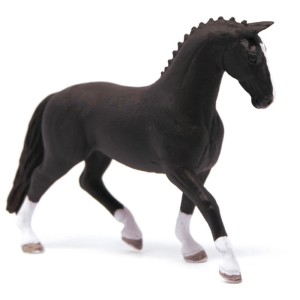 Detailgetreue Schleich Hannoveraner Stute Rappe, schwarzes Spielzeugpferd mit weißen Abzeichen.