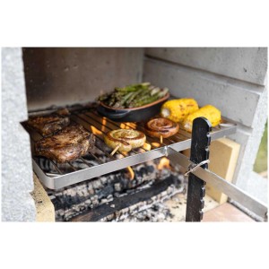 Griglia Nouvel con braccio girevole, 46x32,5 cm, in acciaio inox con manico in legno, con cibo grigliato.