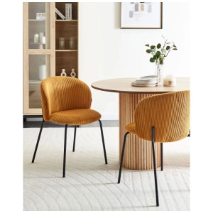 Lot de 2 chaises de salle à manger Miles orange en velours côtelé avec pieds en métal noir.