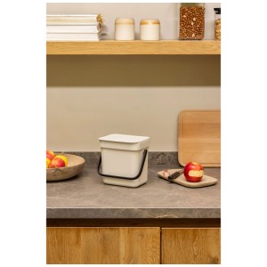 Poubelle Brabantia Sort & Go, 3 l, Beige Doux, avec poignée pour déchets de cuisine.