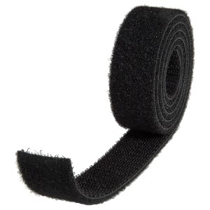 Attache velcro Conacord noire en polyamide, longueur 90 cm, enroulée.