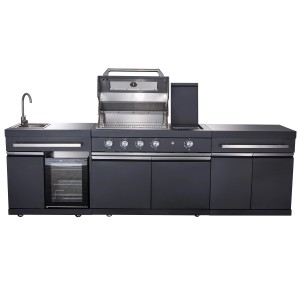 Cuisine d'extérieur Buschbeck King Range, 112x282x58cm, noire, avec grill, évier et réfrigérateur à boissons.