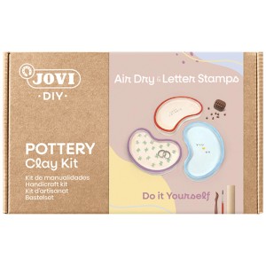 Jovi DIY Töpfer-Set mit lufttrocknender Modelliermasse, Stempeln und fertigen Schalen auf der Verpackung.