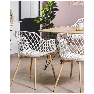 Lot de 2 chaises de salle à manger Nashua blanches avec pieds imitation bois.