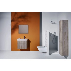 Vasque blanche Laufen Moderna R avec meuble sous-vasque aspect bois dans une salle de bain moderne.
