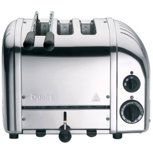 Tostapane Dualit Classic in metallo lucido con 3 fessure per tostare fino a 3 fette.