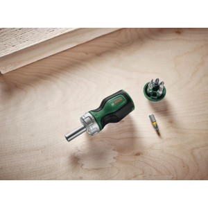 Tournevis à cliquet Bosch Stubby avec 6 embouts, vert-noir, avec magasin d'embouts et un embout sur bois.