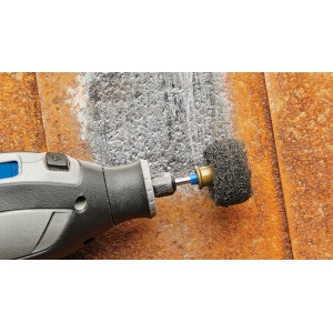 Set dischi abrasivi Dremel SC511DM con miniutensile in uso su metallo.