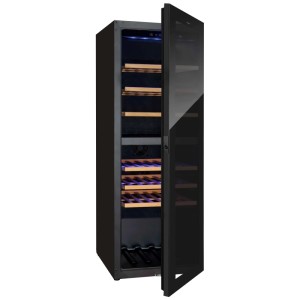 Cave à vin Trisa Dual Zone avec porte ouverte, étagères en bois et éclairage LED bleu.