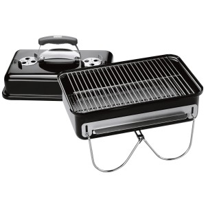 Weber Go-Anywhere barbecue à charbon, noir, avec doseur de briquettes. Couvercle et grille visibles.