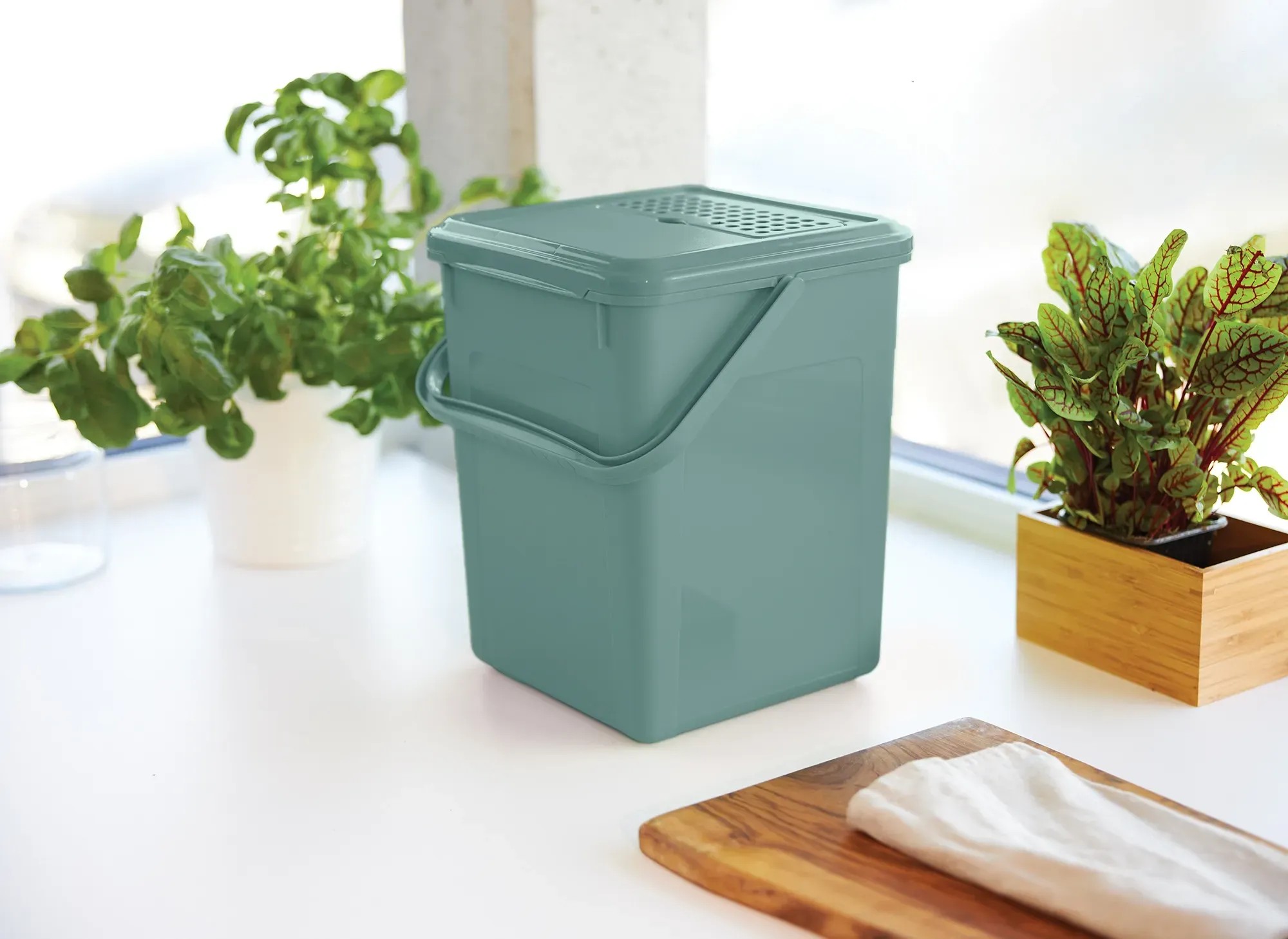 Secchio per compost Nero 6 L, in metallo, coperchio con anello in silicone, con 3 filtri al carbone attivo per neutralizzare gli odori, targhetta per scrivere, dimensioni (L x P x A