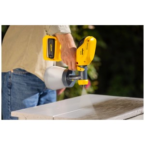 Système de pulvérisation de peinture sans fil Wagner W250 en utilisation, peinture d'une surface.