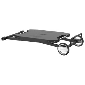 Zusammengeklappter, schwarzer Cozze Klapptisch aus Metall mit Rädern für Outdoorküchen.