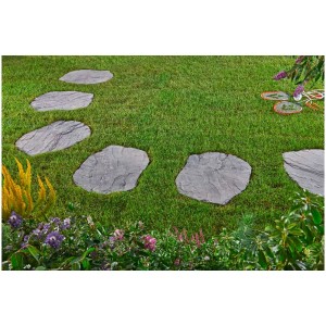Pas japonais Nativa en nuances de gris (56x42 cm) comme chemin de jardin dans la pelouse.