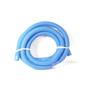 Tuyau bleu pour filtre à sable, flexible et robuste.