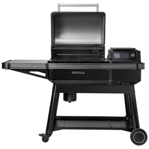 Grill a pellet Traeger Ironwood nero in acciaio/metallo con superficie di cottura aperta e ripiano laterale.