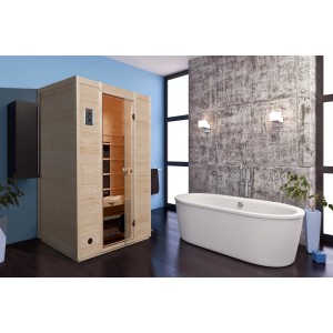 Cabine infrarouge Weka Vaala 2 avec radiateurs linéaires dans salle de bain avec baignoire.