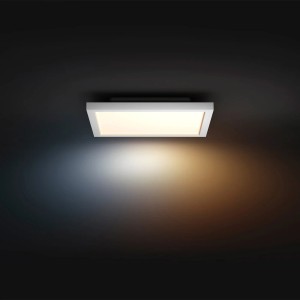 Panneau LED carré blanc Philips Hue Aurelle White Ambiance, 30x30 cm, avec lumière blanche chaude.