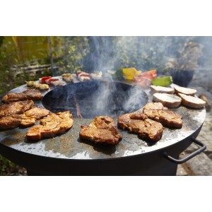 Colonne de barbecue Buschbeck Sioux avec anneau de cuisson pour griller viande et légumes.