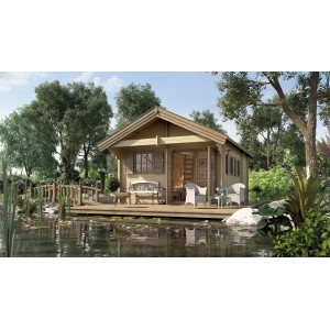 Abri de jardin en bois avec toit à deux pentes, finition naturelle, sur une plateforme au bord de l'eau avec mobilier de jardin.