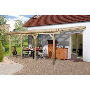 Copertura per patio/carport addossato Weka in legno con tetto in plastica trasparente.