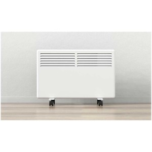 Sonnenkönig Konvektor Slim E 1500 blanc, un radiateur électrique à roulettes devant un mur.