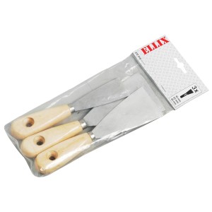 Lot de 3 spatules avec manches en bois et lames inoxydables dans leur emballage.