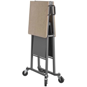 Banco da lavoro Cosco piegato con piano in MDF e struttura in acciaio su ruote. Banco da lavoro mobile per il fai da te.