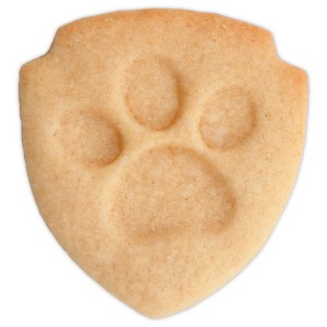 Plätzchen in Schildform mit Pfotenabdruck, gebacken mit Paw Patrol Ausstecher.