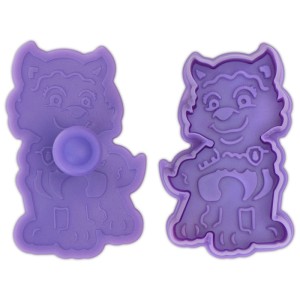 Emporte-pièce violet Pat' Patrouille Everest avec éjecteur pour biscuits et fondant.
