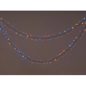 Guirlande lumineuse extérieure multicolore 400 LED. Lumières rouges, vertes, bleues, jaunes sur câble sombre pour jardin.