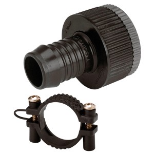 Adaptateur Gardena pour systèmes d'arrosage avec collier de serrage pour une connexion résistante à la pression.
