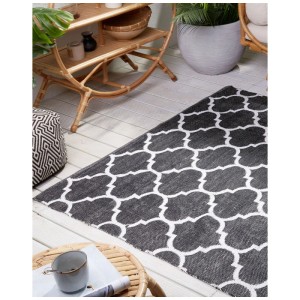 Beliani Outdoor-Teppich Aladana, schwarz-weiss, mit geometrischem marokkanischem Muster. Handgewebt für Innen- & Aussenbereiche.