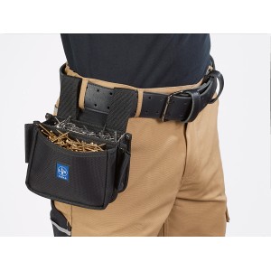Borsa porta chiodi LUX in nylon nero con 2 scomparti, fissata a una cintura da lavoro, riempita con viti e chiodi.