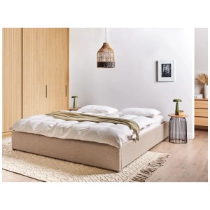 Hellbraunes Stoffbett 180x200 cm mit Stauraum, ohne Kopfteil.