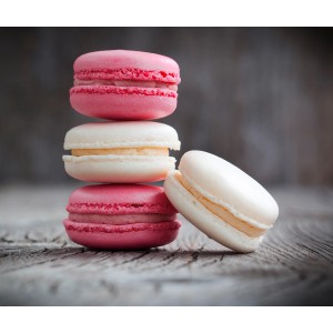 Crédence en verre Wenko Macarons, protection murale cuisine avec macarons roses et blancs.