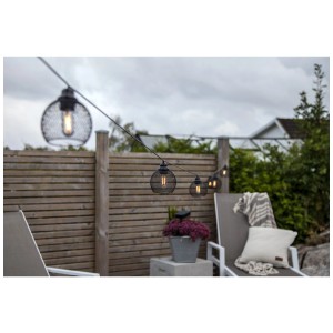 Guirlande solaire LED Star Trading Sunlight-8 avec ampoules blanc chaud en extérieur.