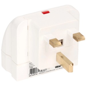 Adaptateur de voyage blanc pour la Grande-Bretagne (type G) avec prise suisse (type J).