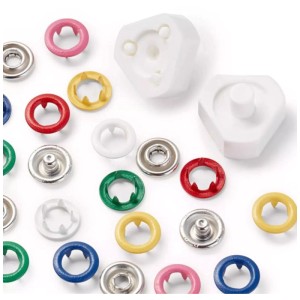 Prym Flower Box: Bottoni a pressione colorati (8mm, 60 pz) con strumento per un facile fissaggio.