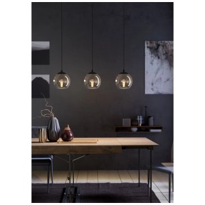 Suspension Eglo Ariscani, 3 lampes, noir. Lampe suspendue avec abat-jour en verre fumé au-dessus de la table à manger.