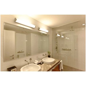Salle de bain avec deux lavabos et tube fluorescent LED Osram 60cm.