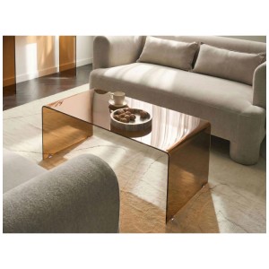 Table basse Kendall marron en verre de sécurité, rectangulaire, bords arrondis dans un salon moderne.