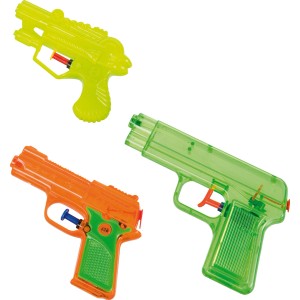 Trois pistolets à eau WP 90 colorés en jaune, orange et vert. Pistolets à eau pour s'amuser en été.