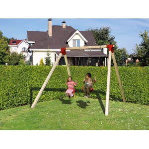 Weka Altalena Doppia Funny 1 in giardino con due bambini su sedili rossi.