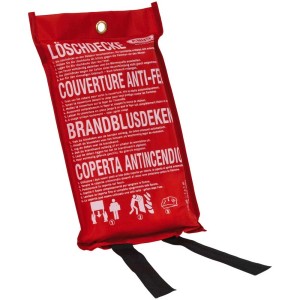 Couverture anti-feu Abus LD1118 dans un sac rouge avec des sangles noires pour montage mural. Protection incendie pour cuisine et maison.