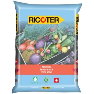 Sacco di terriccio attivo Ricoter 30L con verdure ed erbe aromatiche. Terriccio per aiuole rialzate, balconiere e vasi.