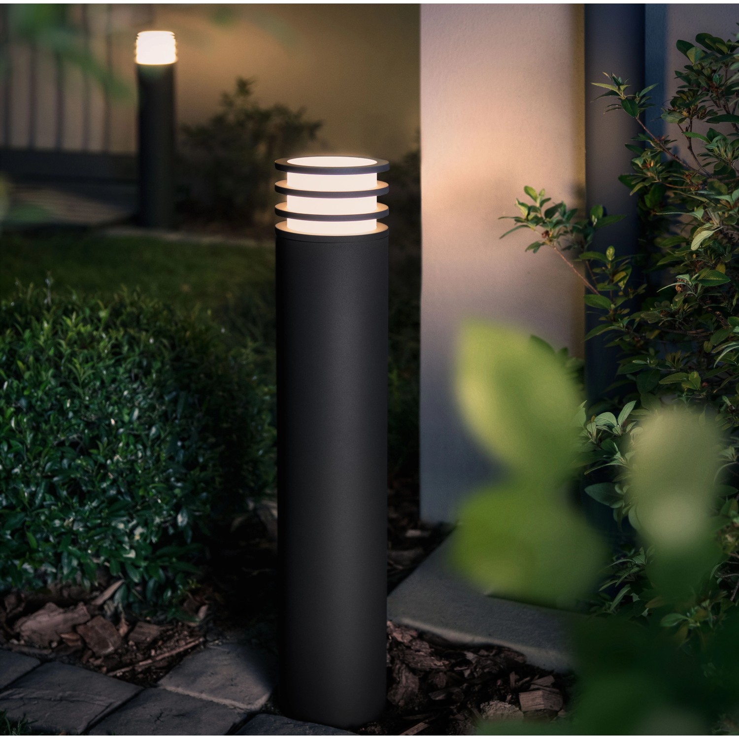Philips Hue LEDWegeleuchte Lucca E27 Anthrazit 9,5 W / 806 lm kaufen