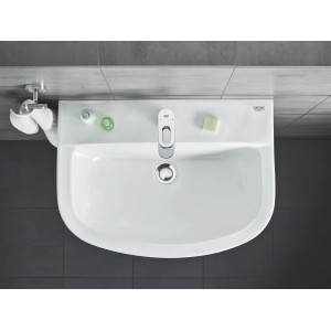 Lavabo Grohe Bau Ceramic bianco, vista dall'alto. Lavabo moderno con rubinetto e troppopieno.