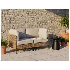 Canapé de jardin modulaire Beliani Omegana 2 places en rotin PE beige clair avec coussins sur terrasse.